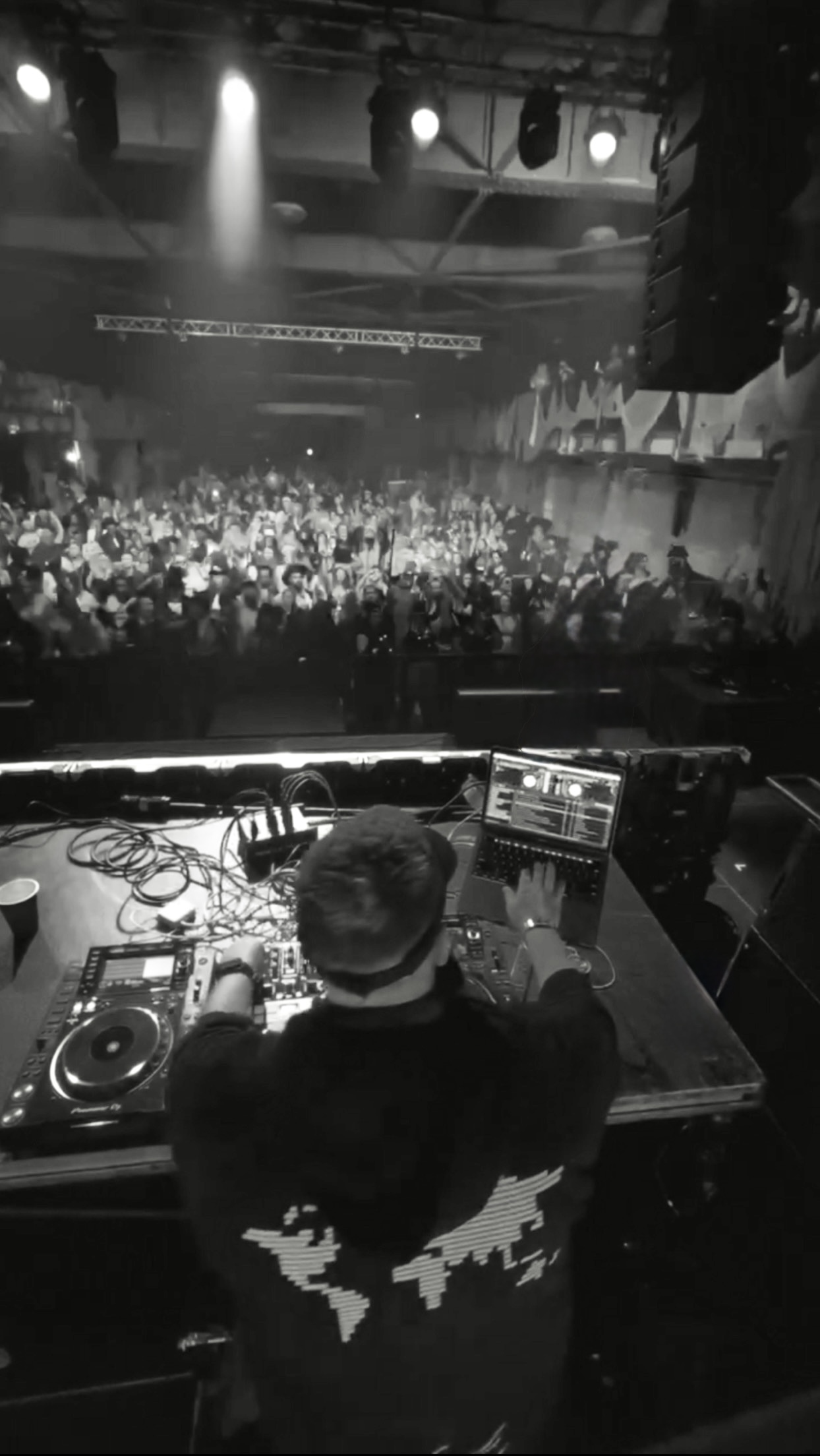 Featured performance still